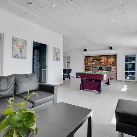 Beautiful In With Indoor Swimming Pool Holiday home *